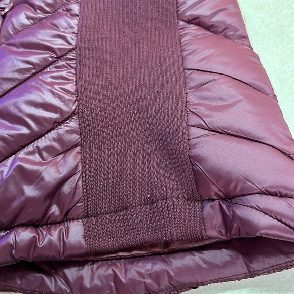 Love Tree Wine Puffer Nylon Vest Side Stretch Zippered Pockets Medium - Picture 9 of 10